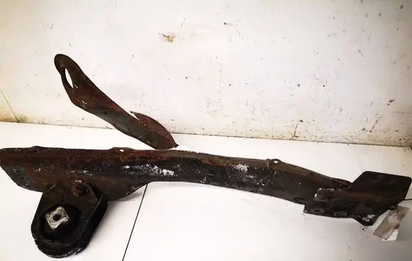 Toyota Avensis T250 Engine mount bracket 
