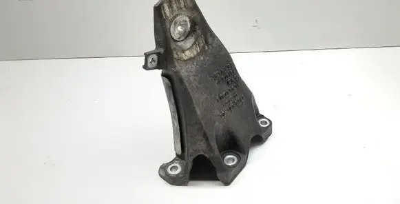 BMW 5 E60 E61 Engine mounting bracket 6770634