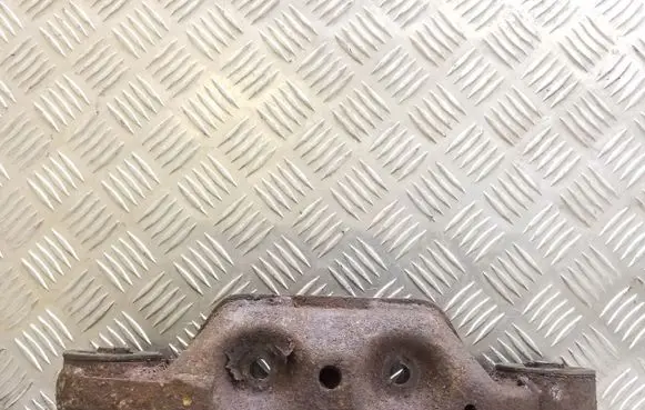Subaru Legacy Rear differential/diff mount bracket 