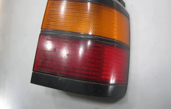 Volkswagen PASSAT B3 Rear/tail lights 333945112