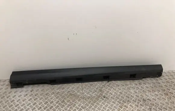 Ford Focus Side skirt front trim 
