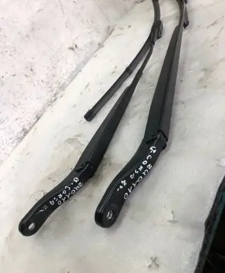 Opel Corsa F Windshield/front glass wiper blade 9822931880