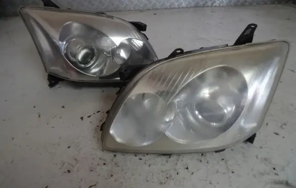 Toyota Avensis T250 Headlight/headlamp