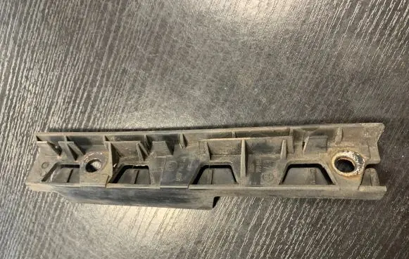 BMW 5 E60 E61 Front bumper mounting bracket 7066228