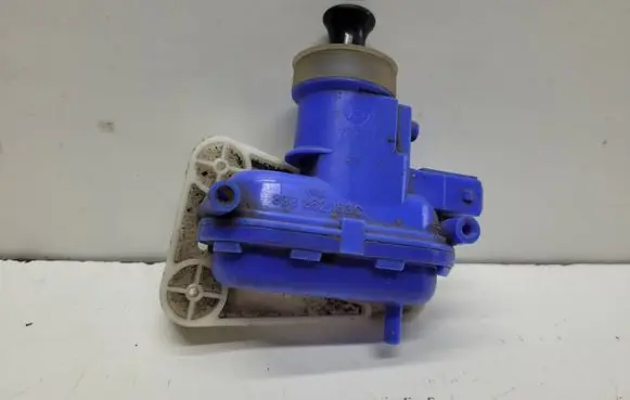 Audi 80 90 S2 B4 Central locking vacuum pump 893862153C
