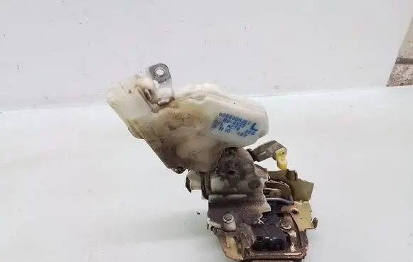 Nissan Terrano Rear door lock