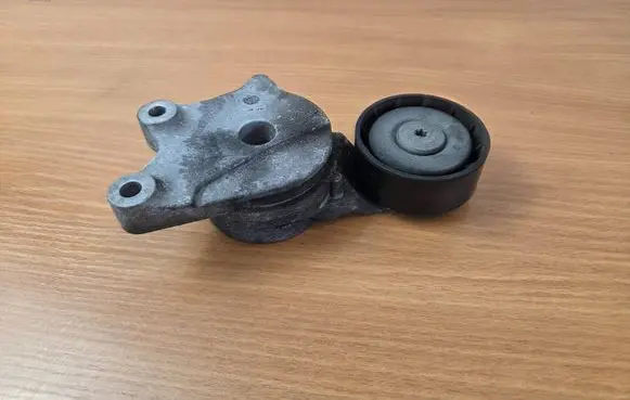 Ford Focus Alternator belt tensioner 026X0