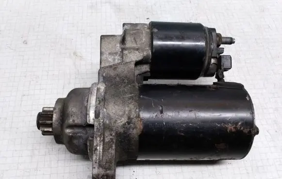 Volkswagen Golf IV Starter motor 0001121016 02T911023E