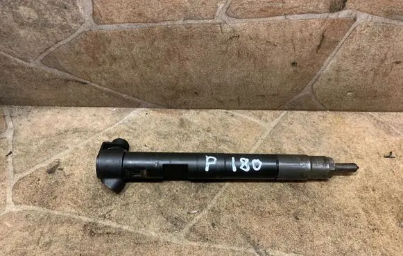 Mercedes-Benz C W204 Fuel injector A6510700587