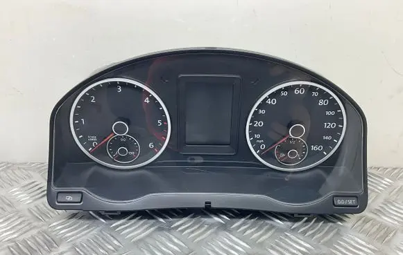 Volkswagen Tiguan Speedometer (instrument cluster) 5N0920972A