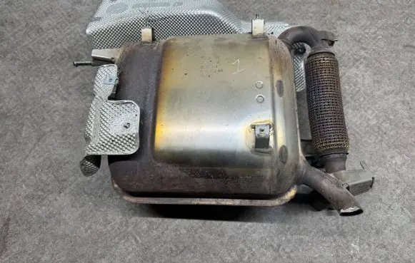 BMW i3 Rear muffler/silencer tail pipe 8614958