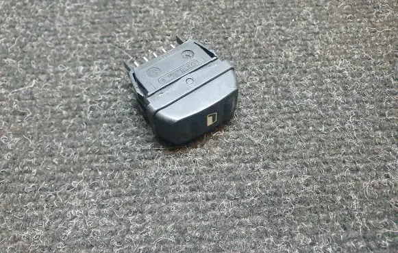 Citroen Xsara Picasso Electric window control switch 22681