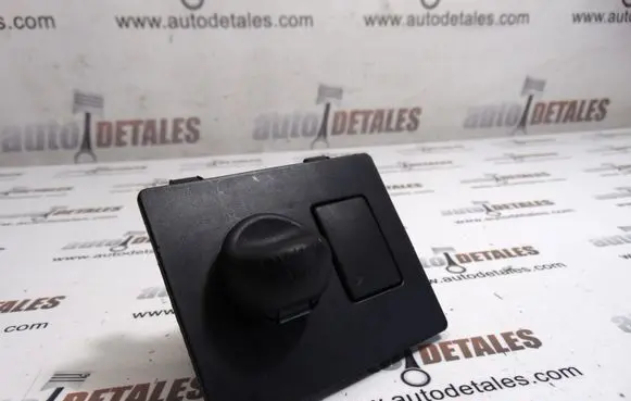Toyota Avensis T270 12 V Socket (rear) 5891505020