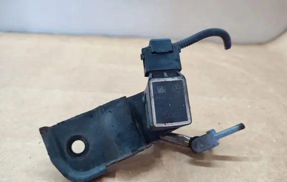 Mercedes-Benz S W221 Air suspension front height level sensor A0105427717