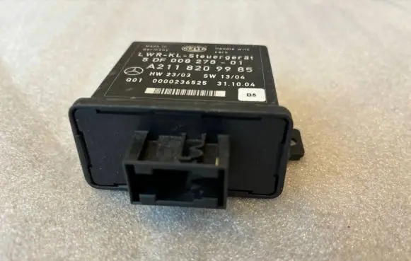 Mercedes-Benz E W211 Light module LCM A2118209985 5DF00827801 2118209985