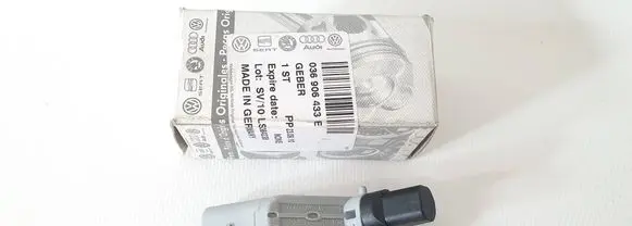 Volkswagen PASSAT B6 Crankshaft position sensor 036906433E