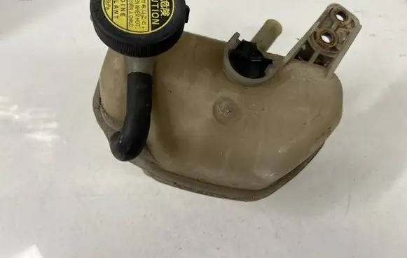 Toyota Yaris Coolant expansion tank/reservoir