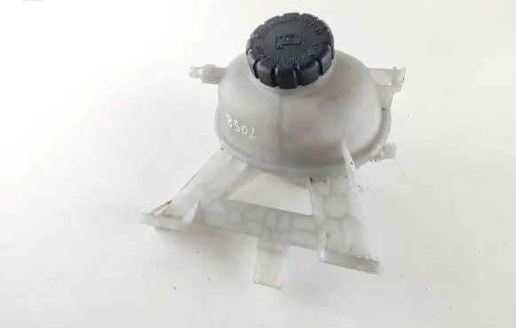 Mercedes-Benz CLA C118 X118 Coolant expansion tank/reservoir A2475000149