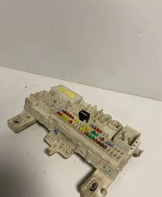 Mazda 3 I Fuse module 519199038 05040628