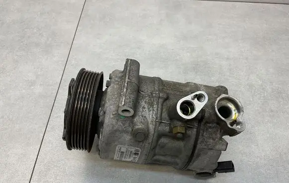 Volkswagen Touran II Air conditioning (A/C) compressor (pump) 1K0820808B