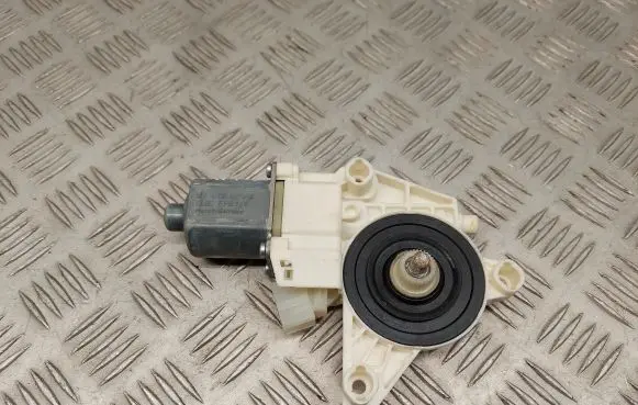 Mercedes-Benz GLA W156 Front door window regulator motor A2469065100