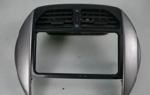 Toyota RAV 4 (XA20) Air vent grill in roof 