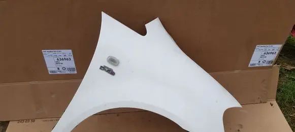 Toyota Avensis Verso Fender