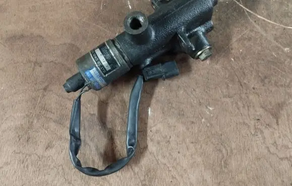 Mitsubishi Endeavor Brake power pressure regulator MB928937