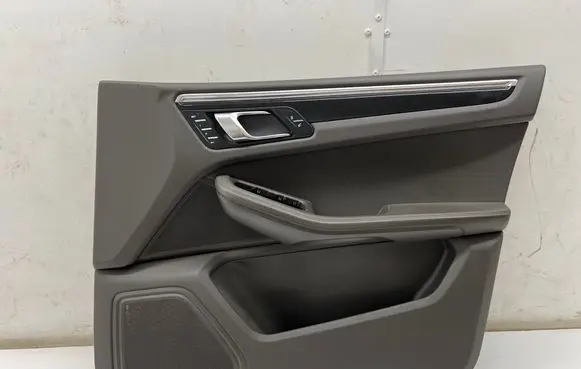 Porsche Macan (95B) Front door card panel trim
