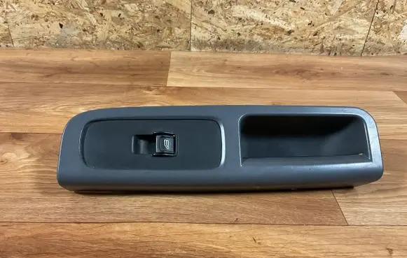 Volvo V50 Electric window control switch 8679474