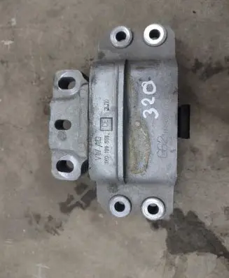 Volkswagen PASSAT B7 USA Engine mount bracket 1K0199555