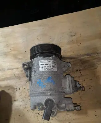 Volkswagen Golf VI Air conditioning (A/C) compressor (pump) 5N0820803E 08313201506B 011405620004
