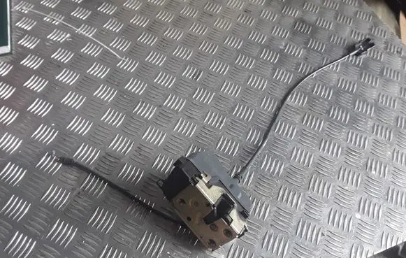Renault Megane II Rear door lock 028430