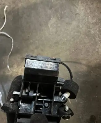 Mercedes-Benz E W211 Loading door lock A1717500085 A1717500185