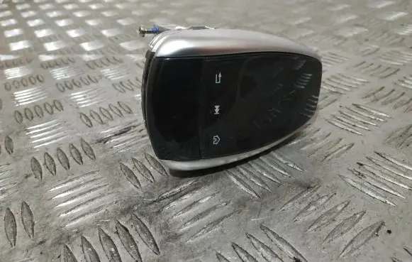 Head unit multimedia control