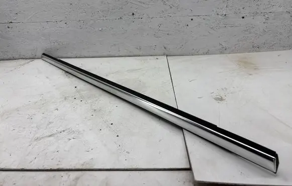 Ford Mondeo MK IV Rear glass trim 