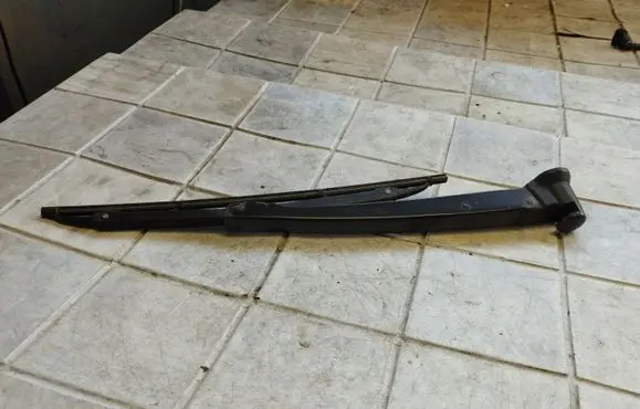 Volkswagen Fox Rear wiper blade arm