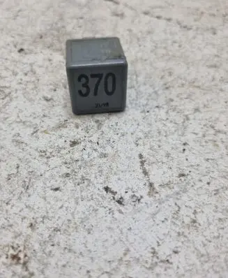 Audi A6 S6 C5 4B Other relay 8D0951253