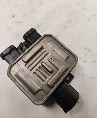 Volvo V60 Fan control module 940012301