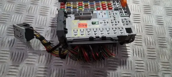 Opel Zafira A Fuse box set 24412497 24431677