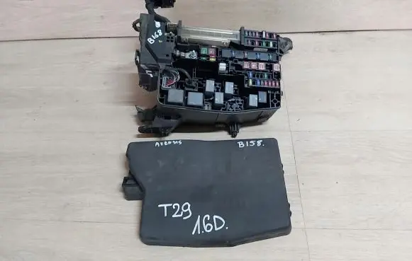 Toyota Avensis T270 Fuse box set