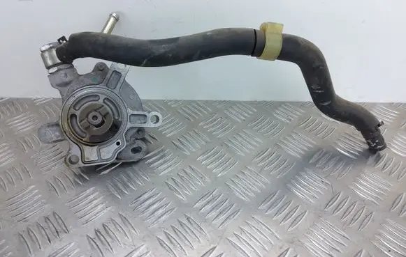 Mazda 6 Vacuum pump PE018G00