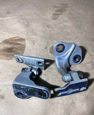Rear door hinge set