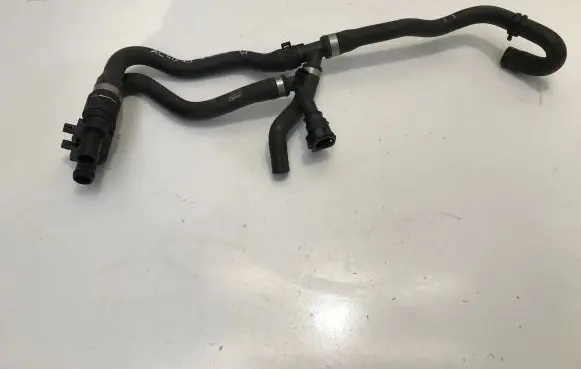Volvo XC40 Engine coolant pipe/hose 32222092