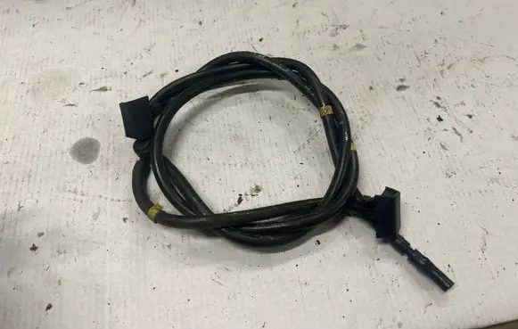Nissan Juke I F15 Windshield washer spray nozzle 