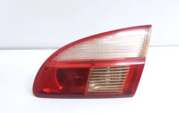 Toyota Avensis T220 Tailgate rear/tail lights