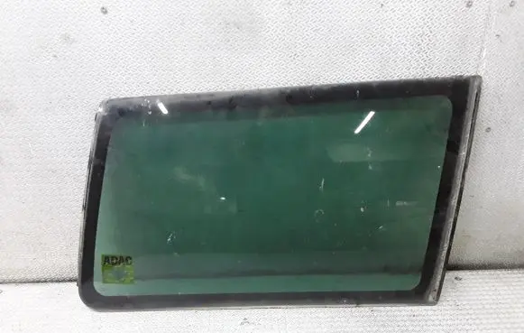 Nissan Terrano Rear side window