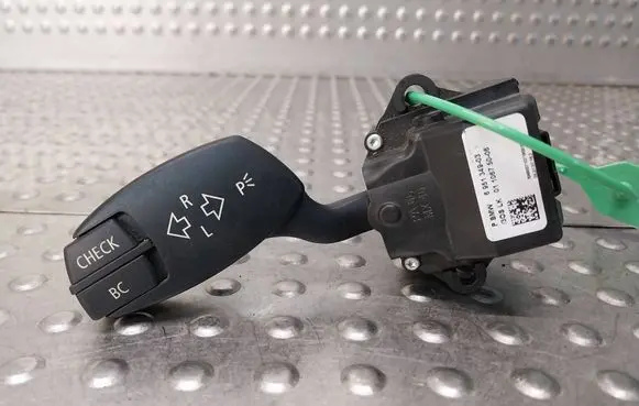 BMW 5 E60 E61 Indicator stalk S26383609 6951349