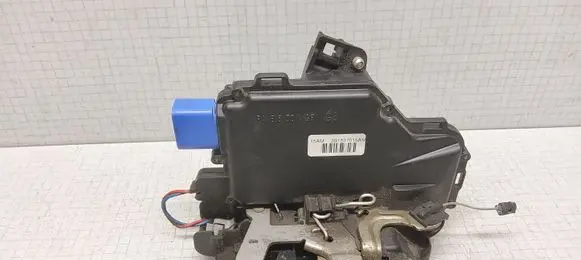 Volkswagen Polo Front door lock 3B1837015AM