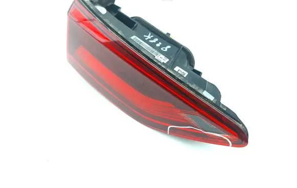 Volkswagen Golf VIII Tailgate rear/tail lights 5H0945093D
